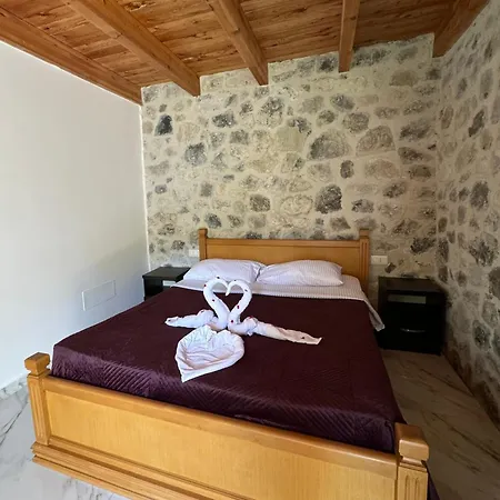 Thethi Paradise & Restaurant Agroturismo