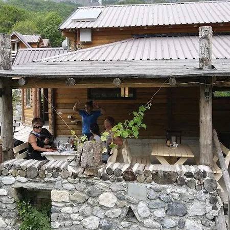 Farm stay Thethi Paradise & Restaurant *
