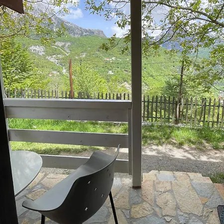 Thethi Paradise & Restaurant Farm stay