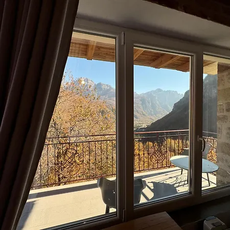 Thethi Paradise & Restaurant *