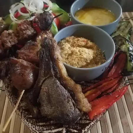 Farm stay Thethi Paradise & Restaurant *