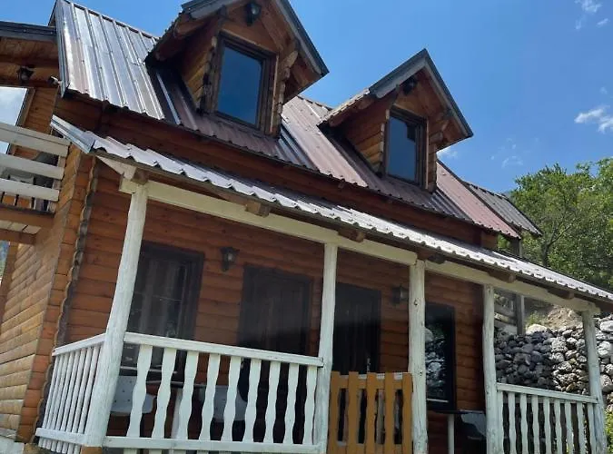 Thethi Paradise & Restaurant *