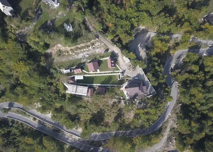 Κατάλυμα σε φάρμα Thethi Paradise & Restaurant
