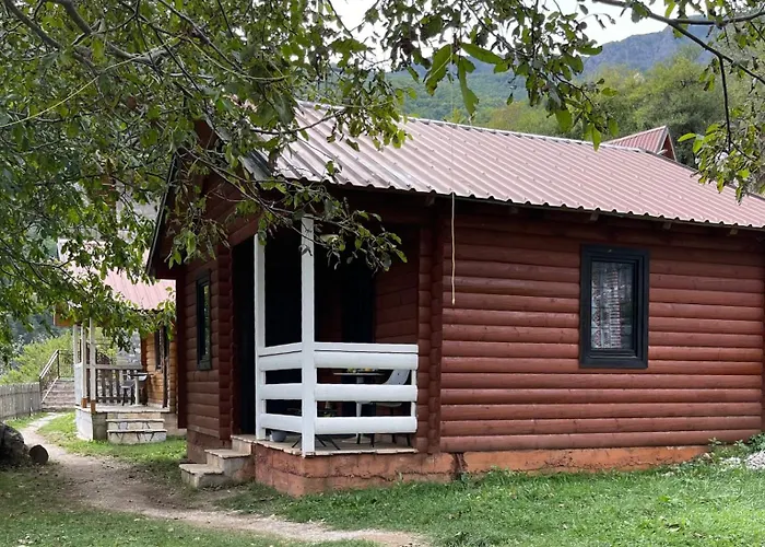 Thethi Paradise & Restaurant Farm stay *