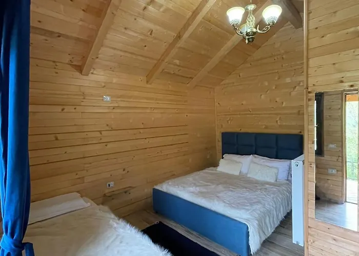 Thethi Paradise & Restaurant Farm stay