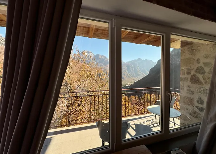 Thethi Paradise & Restaurant *