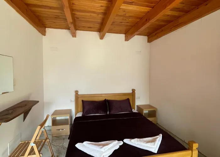 Thethi Paradise & Restaurant Farm stay