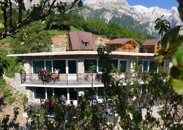 Κατάλυμα σε φάρμα Thethi Paradise & Restaurant